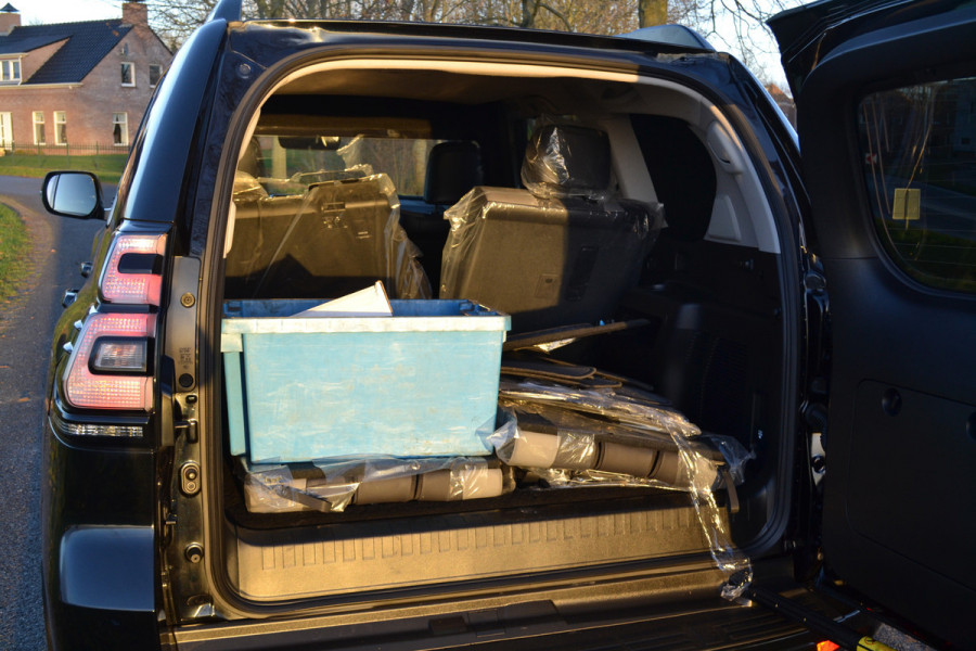 Toyota Land Cruiser 2.8 D-4D-F Executive Window Van Black-Line