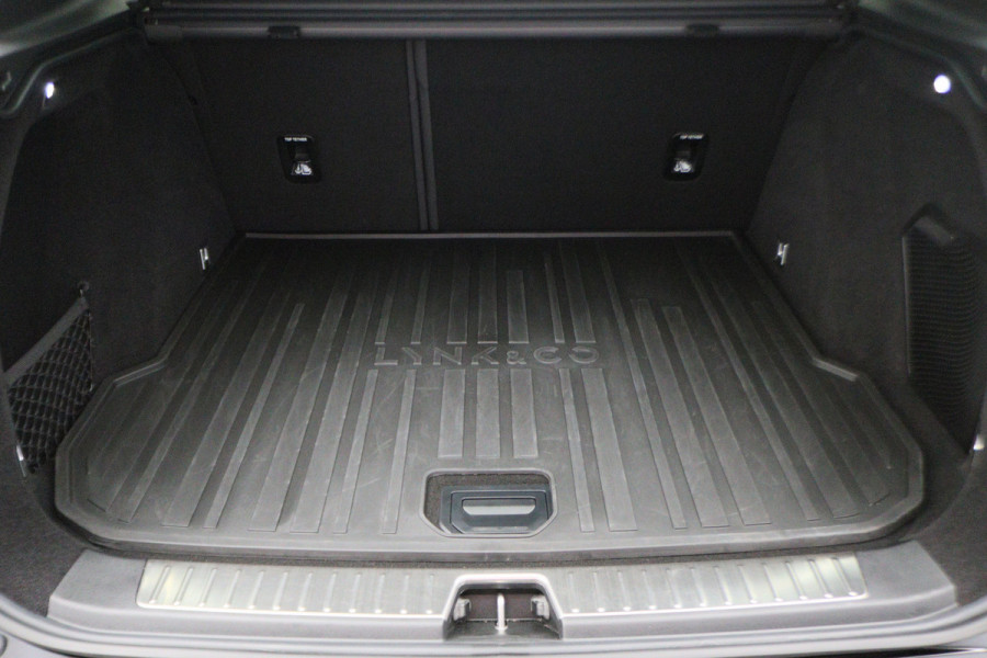 Lynk & Co 01 1.5 Two-Tone, 360° Camera, Panoramadak, Zwarte hemel, ACC, Keyless, PDC, LED, 20''