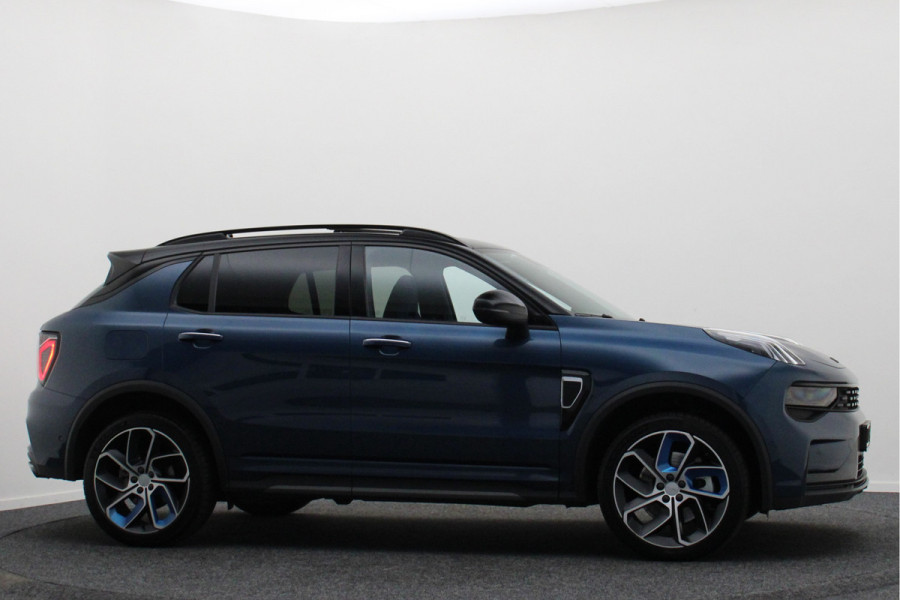 Lynk & Co 01 1.5 Two-Tone, 360° Camera, Panoramadak, Zwarte hemel, ACC, Keyless, PDC, LED, 20''