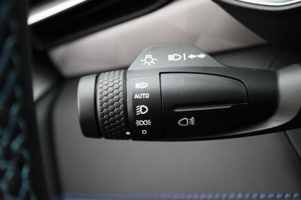 Lynk & Co 01 1.5 Two-Tone, 360° Camera, Panoramadak, Zwarte hemel, ACC, Keyless, PDC, LED, 20''