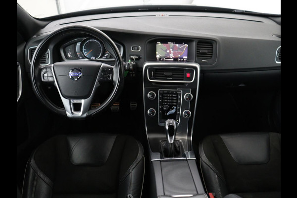 Volvo V60 2.0 T4 Sport | Stoelverwarming | Bi-Xenon | Leder/Alcantara | Trekhaak | Navigatie | Bluetooth | Cruise control | Parkeerhulp | Climate control | Origineel NL