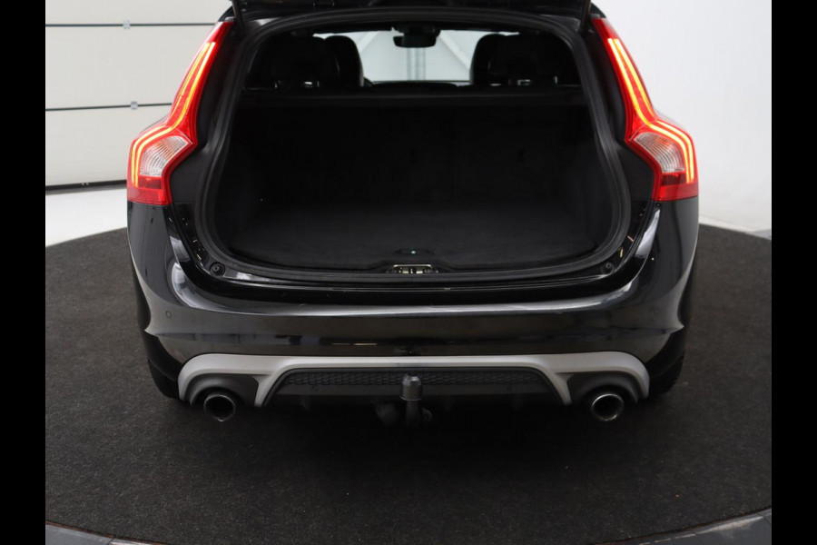 Volvo V60 2.0 T4 Sport | Stoelverwarming | Bi-Xenon | Leder/Alcantara | Trekhaak | Navigatie | Bluetooth | Cruise control | Parkeerhulp | Climate control | Origineel NL