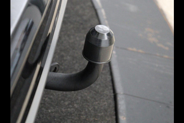 Volvo V60 2.0 T4 Sport | Stoelverwarming | Bi-Xenon | Leder/Alcantara | Trekhaak | Navigatie | Bluetooth | Cruise control | Parkeerhulp | Climate control | Origineel NL