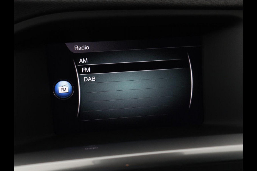 Volvo V60 2.0 T4 Sport | Stoelverwarming | Bi-Xenon | Leder/Alcantara | Trekhaak | Navigatie | Bluetooth | Cruise control | Parkeerhulp | Climate control | Origineel NL