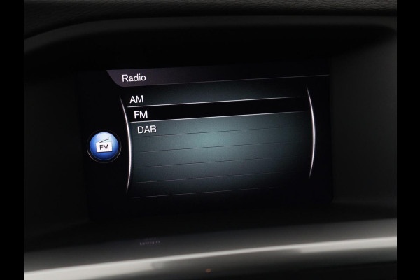 Volvo V60 2.0 T4 Sport | Stoelverwarming | Bi-Xenon | Leder/Alcantara | Trekhaak | Navigatie | Bluetooth | Cruise control | Parkeerhulp | Climate control | Origineel NL