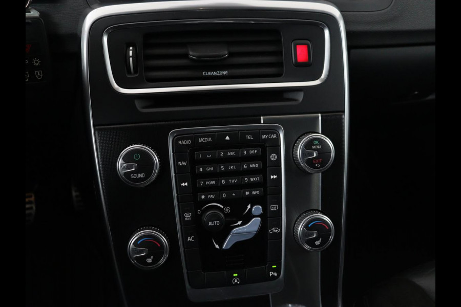 Volvo V60 2.0 T4 Sport | Stoelverwarming | Bi-Xenon | Leder/Alcantara | Trekhaak | Navigatie | Bluetooth | Cruise control | Parkeerhulp | Climate control | Origineel NL