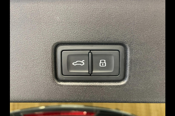 Audi Q4 e-tron 40 S Edition Competition 77 kWh|100%SOH|BLACK ED.|TREKH.|ACC|CARPLAY|CAMERA|STOELVERW.|NL-AUTO|NAP|1e EIG|INCL BTW|