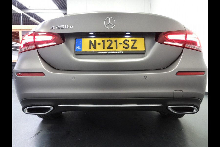 Mercedes-Benz A-Klasse A250e Luxury Limited LEER/CAMERA/SFEER/TREKH./17"LMV!