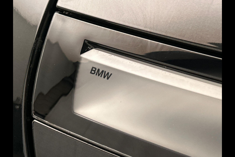 BMW iX XDrive40 High Executive 77 kWh | Origineel Nederlands | 1e Eigenaar Trekhaak Harman/kardon Head Up Panoramadak Memorie