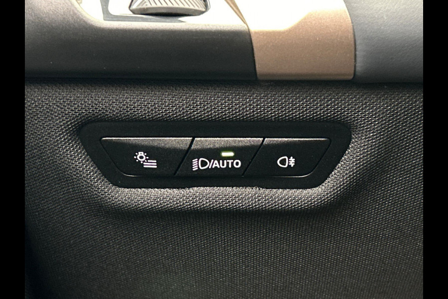 BMW iX XDrive40 High Executive 77 kWh | Origineel Nederlands | 1e Eigenaar Trekhaak Harman/kardon Head Up Panoramadak Memorie