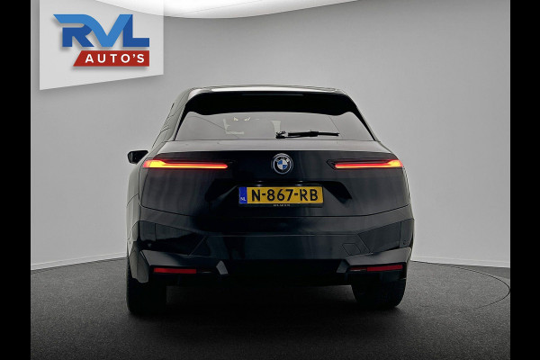 BMW iX XDrive40 High Executive 77 kWh | Origineel Nederlands | 1e Eigenaar Trekhaak Harman/kardon Head Up Panoramadak Memorie