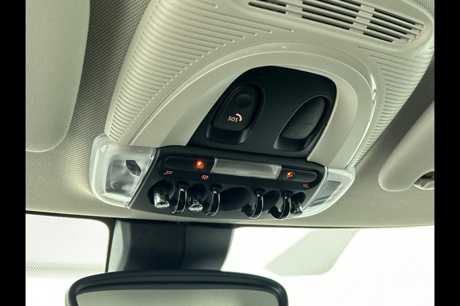 MINI Clubman 2.0D 150PK Cooper Business Edition / Airco-ecc./ Stoelverwarming / Navigatie / Trekhaak / Dab / Pdc. A / Radio multimedia / Apk 04-2026