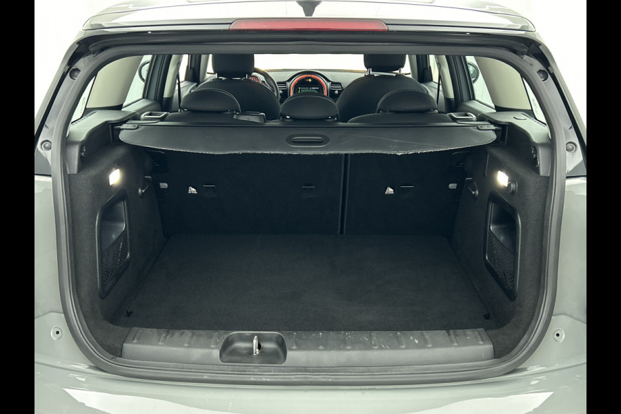 MINI Clubman 2.0D 150PK Cooper Business Edition / Airco-ecc./ Stoelverwarming / Navigatie / Trekhaak / Dab / Pdc. A / Radio multimedia / Apk 04-2026