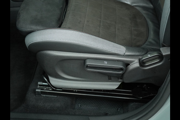 MINI Countryman 2.0 John Cooper Works ALL4 White Silver Edition Automaat - Airco - Apple Carplay/Android Auto - Cruise Control -KeyLess Entry - Panoramadak - Lederen Bekleding - Voorstoelen Verwarmd - Virena Zekerheidspakket €895,-