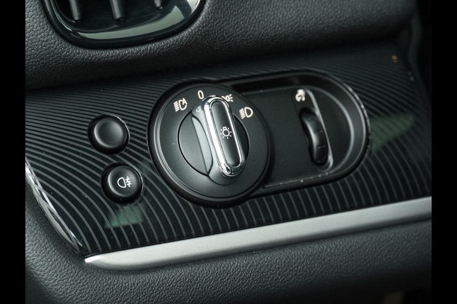 MINI Countryman 2.0 John Cooper Works ALL4 White Silver Edition Automaat - Airco - Apple Carplay/Android Auto - Cruise Control -KeyLess Entry - Panoramadak - Lederen Bekleding - Voorstoelen Verwarmd - Virena Zekerheidspakket €895,-