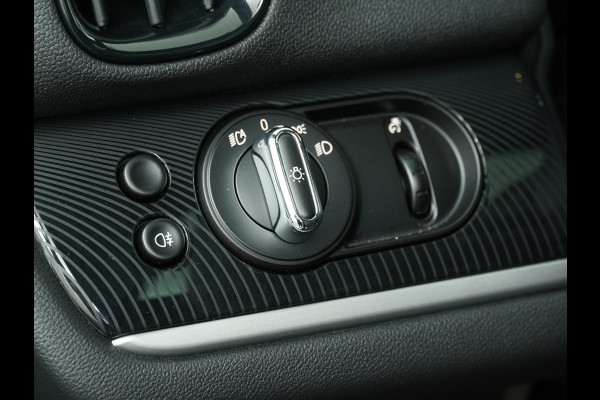 MINI Countryman 2.0 John Cooper Works ALL4 White Silver Edition Automaat - Airco - Apple Carplay/Android Auto - Cruise Control -KeyLess Entry - Panoramadak - Lederen Bekleding - Voorstoelen Verwarmd - Virena Zekerheidspakket €895,-