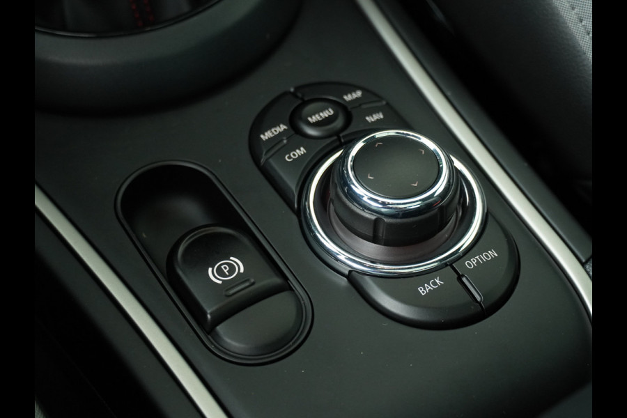 MINI Countryman 2.0 John Cooper Works ALL4 White Silver Edition Automaat - Airco - Apple Carplay/Android Auto - Cruise Control -KeyLess Entry - Panoramadak - Lederen Bekleding - Voorstoelen Verwarmd - Virena Zekerheidspakket €895,-