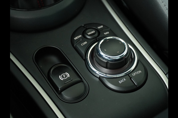 MINI Countryman 2.0 John Cooper Works ALL4 White Silver Edition Automaat - Airco - Apple Carplay/Android Auto - Cruise Control -KeyLess Entry - Panoramadak - Lederen Bekleding - Voorstoelen Verwarmd - Virena Zekerheidspakket €895,-