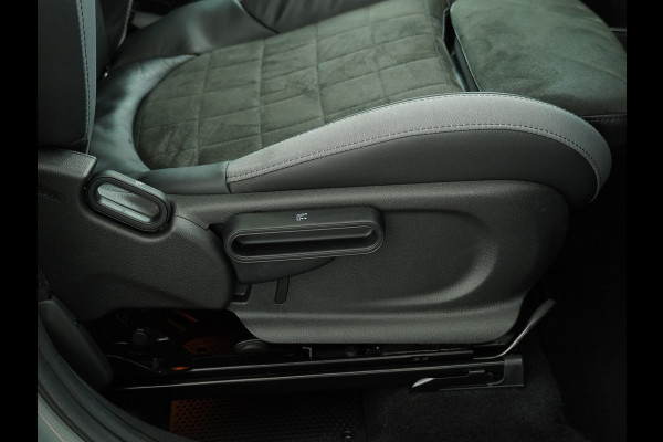 MINI Countryman 2.0 John Cooper Works ALL4 White Silver Edition Automaat - Airco - Apple Carplay/Android Auto - Cruise Control -KeyLess Entry - Panoramadak - Lederen Bekleding - Voorstoelen Verwarmd - Virena Zekerheidspakket €895,-