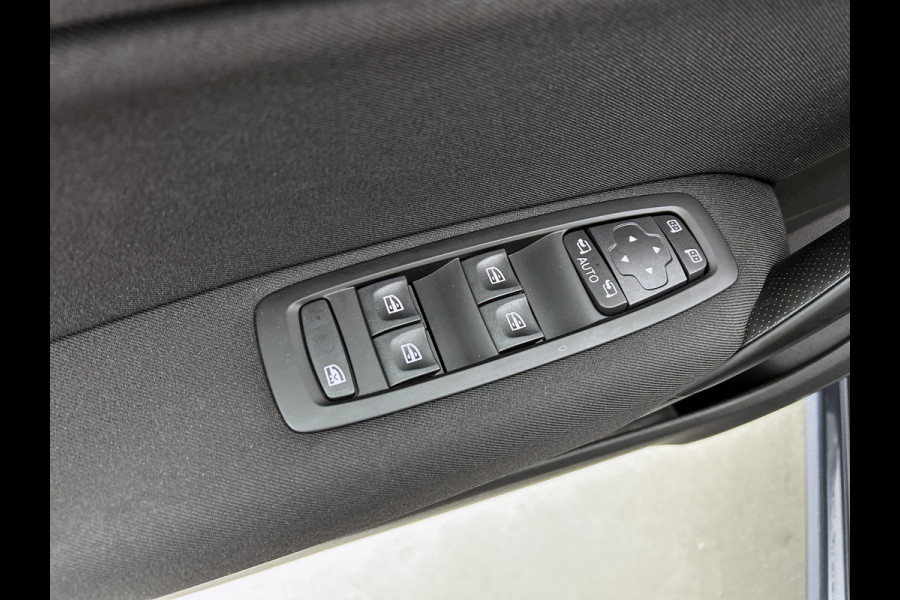 Renault Mégane Estate 1.3 TCe 141PK Automaat Zen / Trekhaak / Navigatie / Pdc.A / Airco-ecc./ Xenon / Apk 11-2026