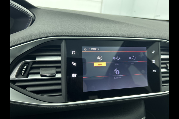 Peugeot 308 SW 1.2 131PK GT Automaat / Distributie vv.bij 102.000KM / Trekhaak / 1/2 Leder / Pdc+Camera / Navi./ Xenon / / Apk 06-2027