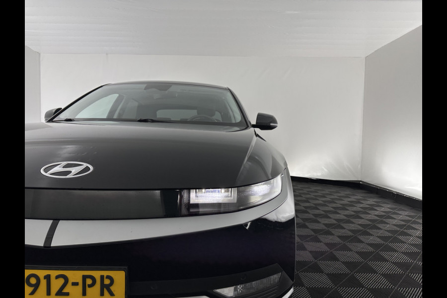 Hyundai IONIQ 5 Connect+ 73kWh (3-Fase-11kW) {SOH-98%} INCL-BTW) Aut *HEATPUMP | LEATHER-FABRIC | BOSE-AUDIO | FULL-LED | DIGI-COCKPIT | AMBIENTLIGHT | DAB | SHIFTPADDLES | HEAD-UP | NAVI-FULLMAP | KEYLESS | CAMERA | HEATED-COMFORTSEATS | TOWBAR*