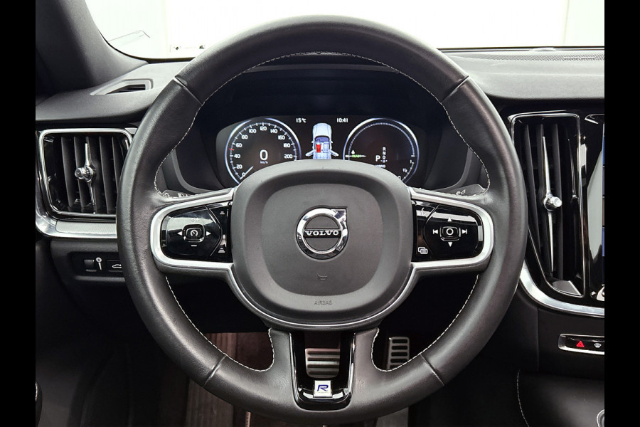 Volvo S60 2.0 T6 AWD Hybride R-Design 340PK / Harman Kardon / Lederen Int / Panorama schuifdak / Navi / Cruise-adaptief / Trekhaak / Carplay / Apk 04-2026