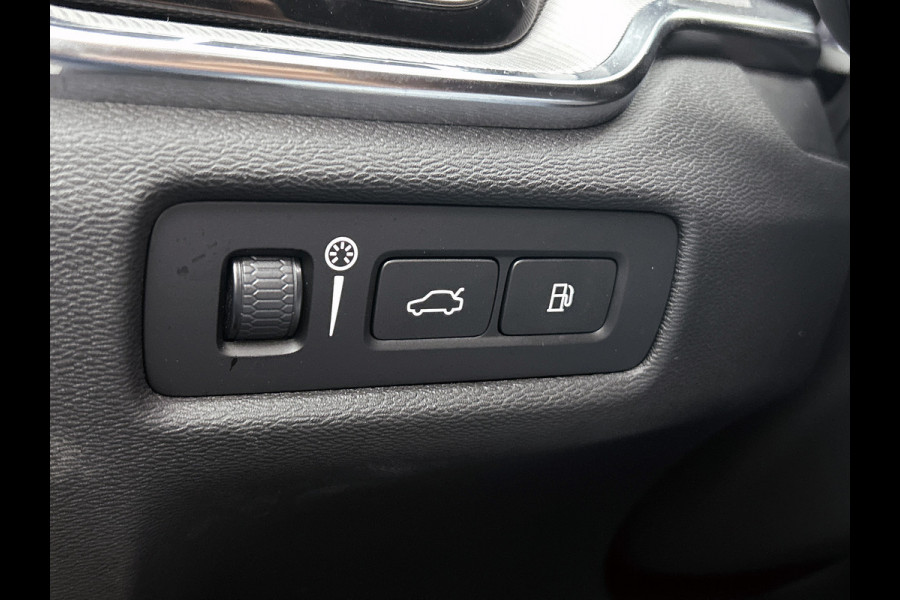 Volvo S60 2.0 T6 AWD Hybride R-Design 340PK / Harman Kardon / Lederen Int / Panorama schuifdak / Navi / Cruise-adaptief / Trekhaak / Carplay / Apk 04-2026