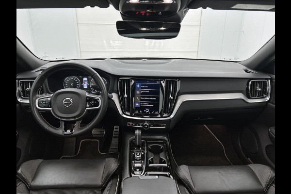 Volvo S60 2.0 T6 AWD Hybride R-Design 340PK / Harman Kardon / Lederen Int / Panorama schuifdak / Navi / Cruise-adaptief / Trekhaak / Carplay / Apk 04-2026