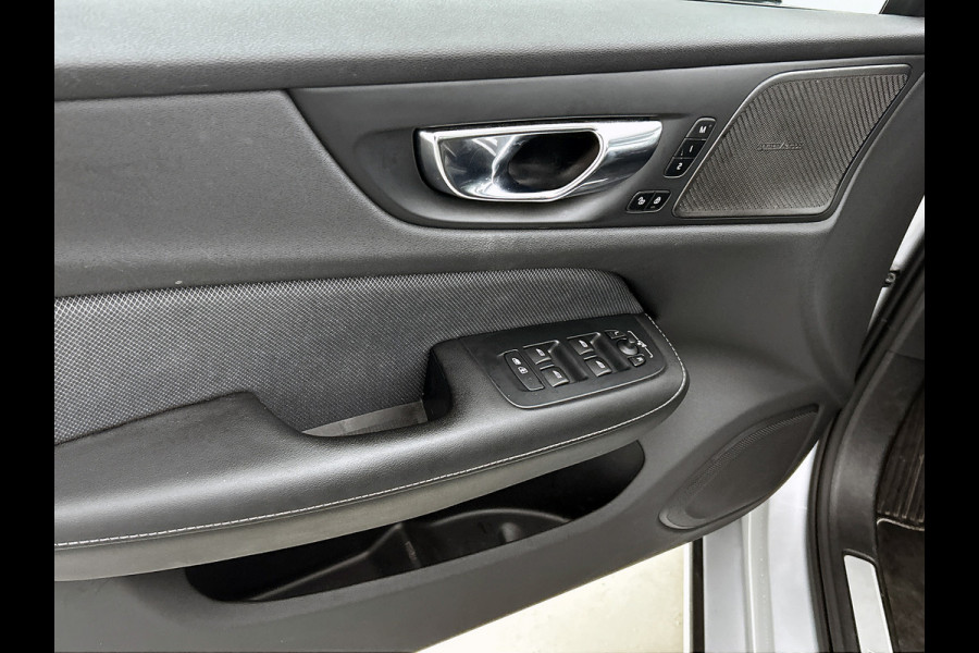 Volvo S60 2.0 T6 AWD Hybride R-Design 340PK / Harman Kardon / Lederen Int / Panorama schuifdak / Navi / Cruise-adaptief / Trekhaak / Carplay / Apk 04-2026