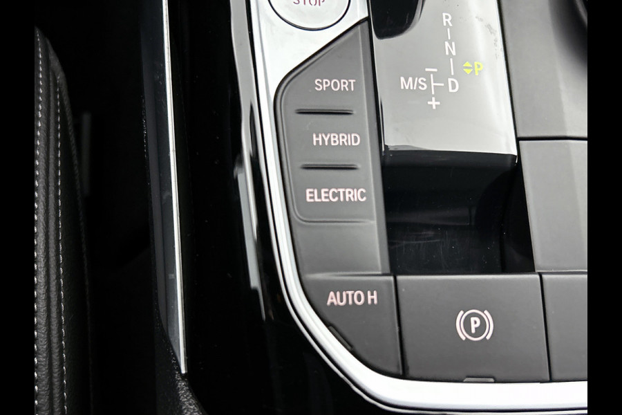 BMW 3 Serie Touring 330e High Executive(Dealer OnderH, Navi Pro, 360 Camera, SfeerV, PDC V+A, Adapt Cruise Con, Etc)