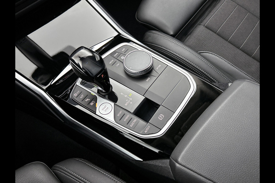 BMW 3 Serie Touring 330e High Executive(Dealer OnderH, Navi Pro, 360 Camera, SfeerV, PDC V+A, Adapt Cruise Con, Etc)