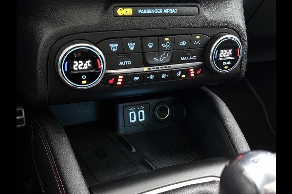 Ford FOCUS Wagon 1.5D ST Line X Business / Panoramadak / Pdc+camera / Cruise adap /Stuur-Stoelverwarming / B&O audio / Parking-Technology-Winter Pack / Apk 04-2026