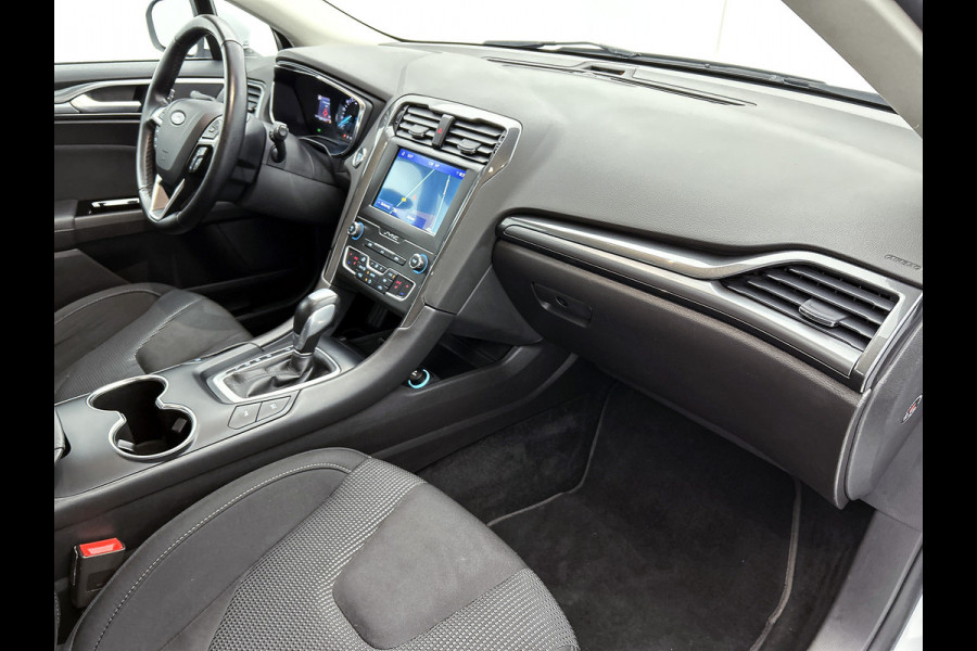 Ford Mondeo Wagon 2.0 Hybrid Titanium Automaat / Pdc.V+A / Navigatie / Radio-multimedia /  Airco-ecc. / Apk 12-2027