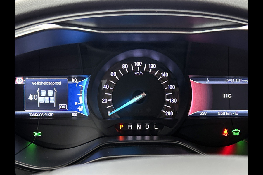 Ford Mondeo Wagon 2.0 Hybrid Titanium Automaat / Pdc.V+A / Navigatie / Radio-multimedia /  Airco-ecc. / Apk 12-2027