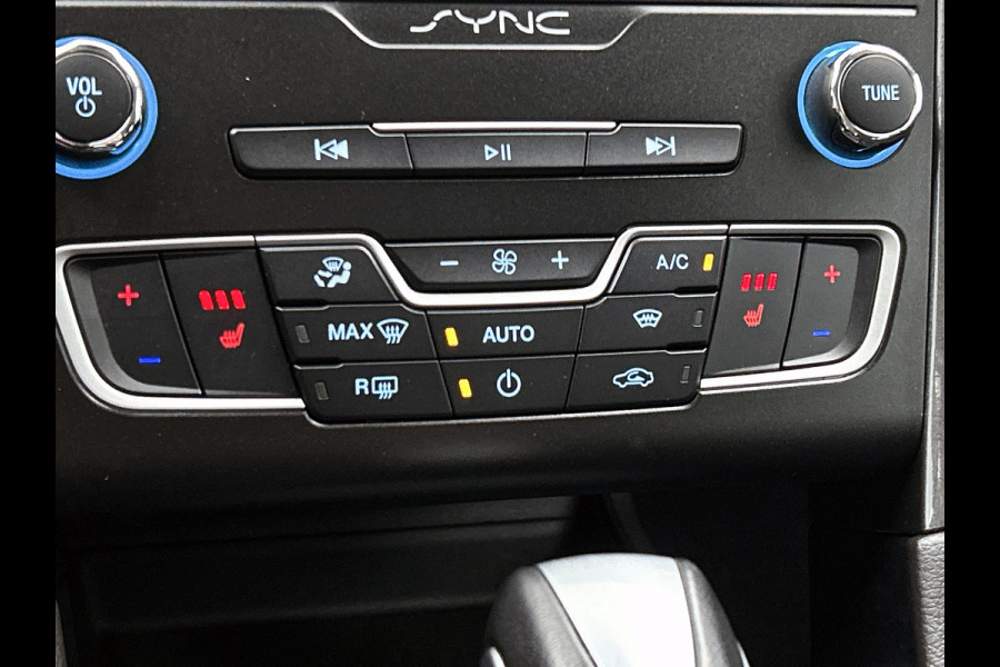 Ford Mondeo Wagon 2.0 Hybrid Titanium Automaat / Pdc.V+A / Navigatie / Radio-multimedia /  Airco-ecc. / Apk 12-2027