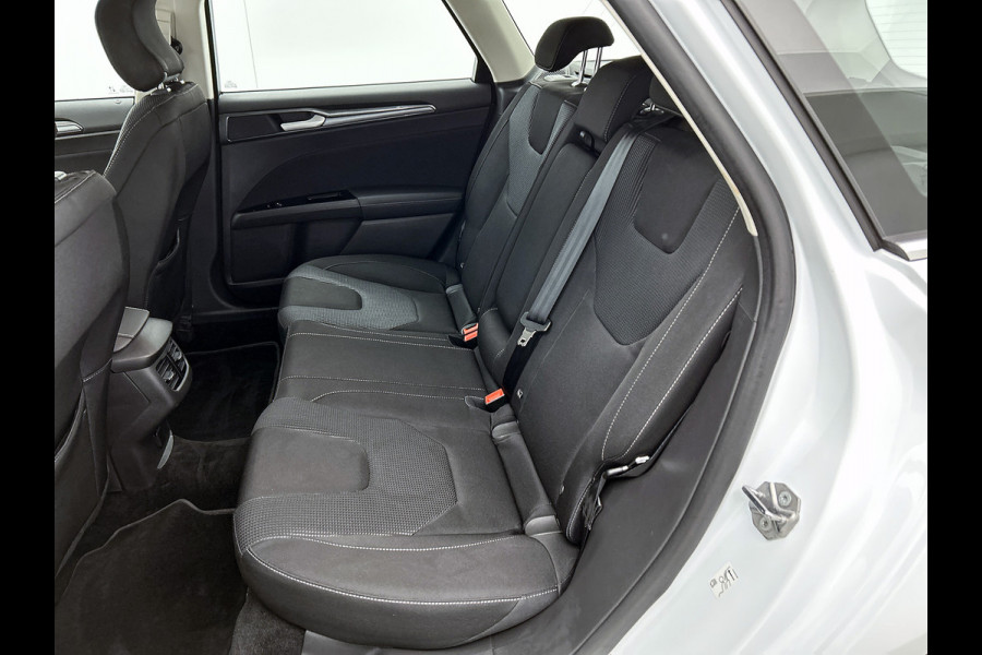 Ford Mondeo Wagon 2.0 Hybrid Titanium Automaat / Pdc.V+A / Navigatie / Radio-multimedia /  Airco-ecc. / Apk 12-2027