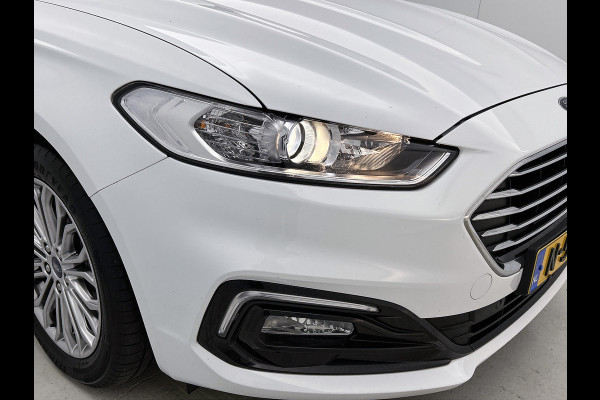 Ford Mondeo Wagon 2.0 Hybrid Titanium Automaat / Pdc.V+A / Navigatie / Radio-multimedia /  Airco-ecc. / Apk 12-2027