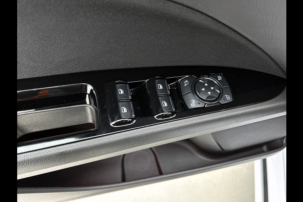 Ford Mondeo Wagon 2.0 Hybrid Titanium Automaat / Pdc.V+A / Navigatie / Radio-multimedia /  Airco-ecc. / Apk 12-2027