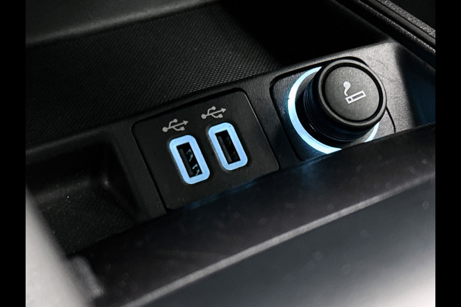 Ford Mondeo Wagon 2.0 Hybrid Titanium Automaat / Pdc.V+A / Navigatie / Radio-multimedia /  Airco-ecc. / Apk 12-2027