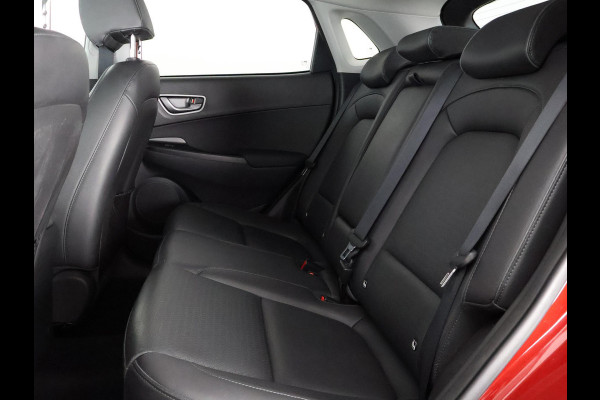 Hyundai Kona EV Premium Two-Tone 64 kWh SOH ACCU 99% | Apple Carplay/Android Auto | Stuur-& Stoelverwarming | Navigatie | Leder | Camera |