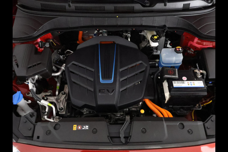 Hyundai Kona EV Premium Two-Tone 64 kWh SOH ACCU 99% | Apple Carplay/Android Auto | Stuur-& Stoelverwarming | Navigatie | Leder | Camera |