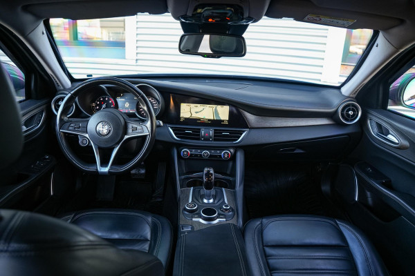 Alfa Romeo Giulia 2.0 T AWD B4 + GEPANTSERD 280 PK | Diplomatiek veiligheidsglas | Ex-regeringsauto Italië | Unieke historie