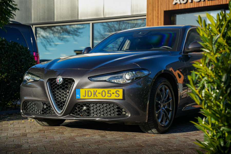Alfa Romeo Giulia 2.0 T AWD B4 + GEPANTSERD 280 PK | Diplomatiek veiligheidsglas | Ex-regeringsauto Italië | Unieke historie