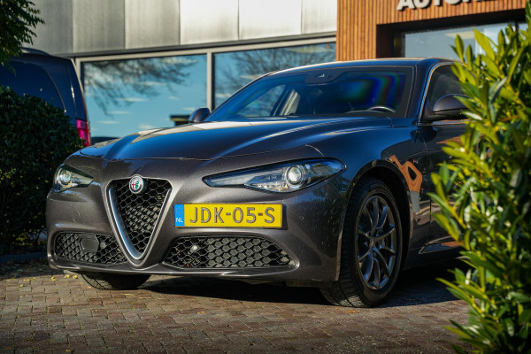 Alfa Romeo Giulia 2.0 T AWD B4 + GEPANTSERD 280 PK | Diplomatiek veiligheidsglas | Ex-regeringsauto Italië | Unieke historie