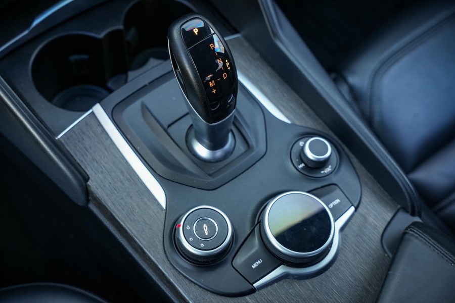 Alfa Romeo Giulia 2.0 T AWD B4 + GEPANTSERD 280 PK | Diplomatiek veiligheidsglas | Ex-regeringsauto Italië | Unieke historie