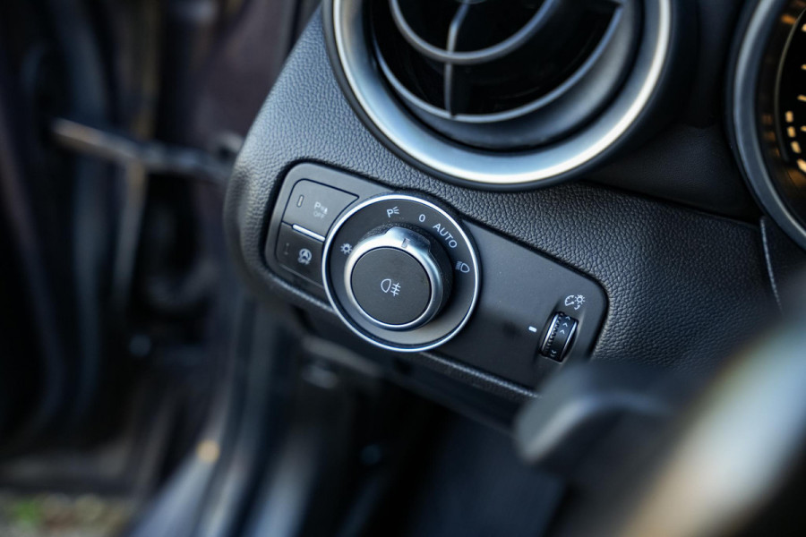 Alfa Romeo Giulia 2.0 T AWD B4 + GEPANTSERD 280 PK | Diplomatiek veiligheidsglas | Ex-regeringsauto Italië | Unieke historie