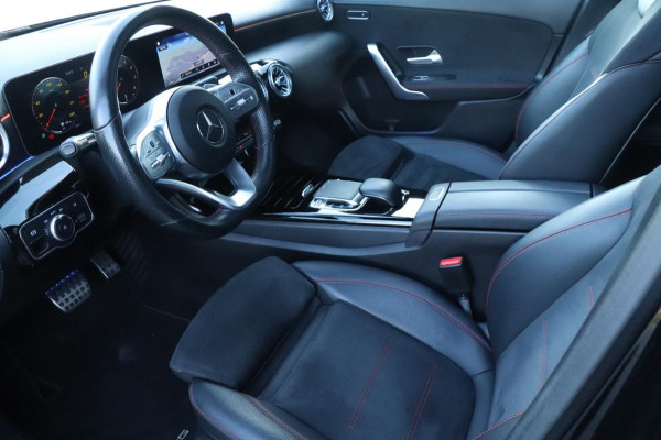 Mercedes-Benz A-Klasse 180 AMG | PANO | Sfeerverlichting | Camera | Nette auto!
