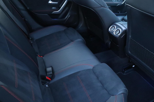 Mercedes-Benz A-Klasse 180 AMG | PANO | Sfeerverlichting | Camera | Nette auto!