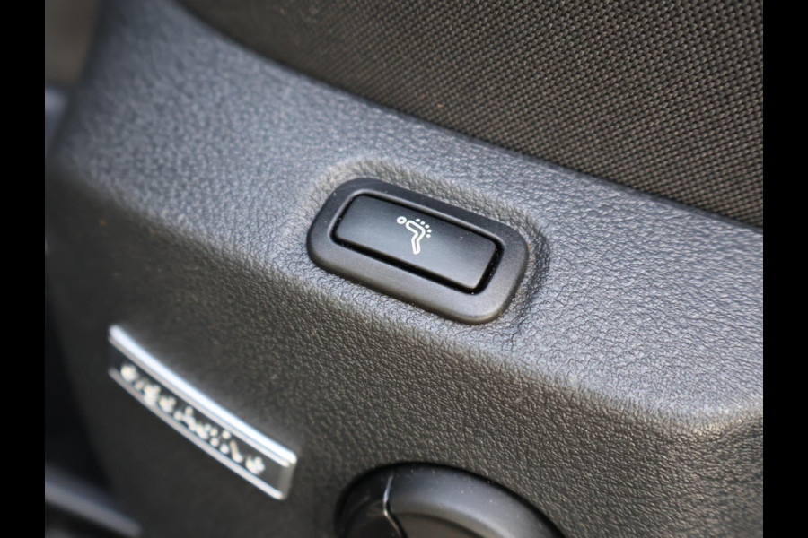 Volkswagen Golf 1.6 TDI 116 PK AUT. *1e EIGENAAR / BTW* + MASSAGE | CARPLAY | ADAPTIVE CRUISE | TREKHAAK | STOELVERW. | DAB